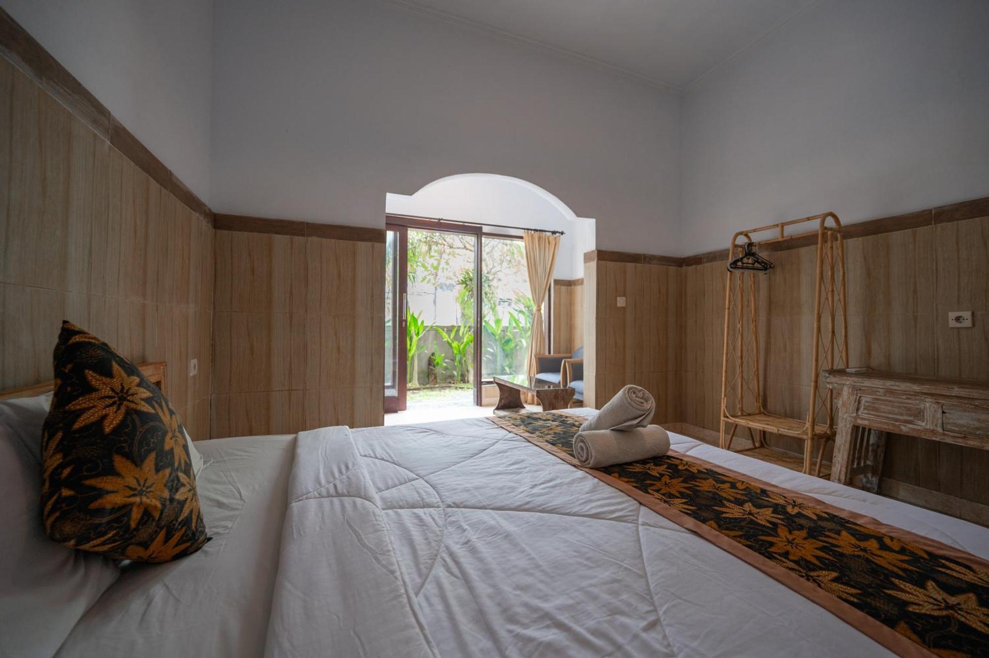 Agung Homestay Canggu Mitra Reddoorz Exterior foto